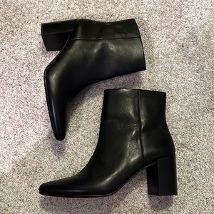LIKE NEW Classic Black Madewell Booties